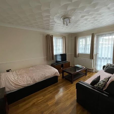 Spacious Bungalow In London, Near Central London, The Excel Centre And The O2, Ideal For Families Exteriér fotografie
