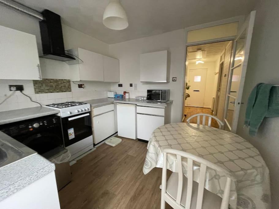 Spacious Bungalow In London, Near Central London, The Excel Centre And The O2, Ideal For Families Exteriér fotografie